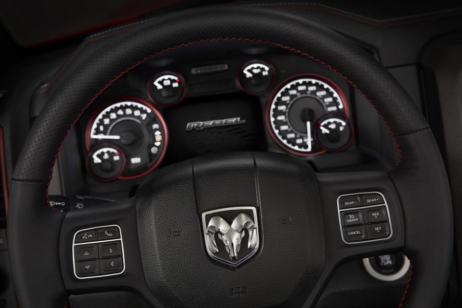  Dodge Ram 1500 Rebel 2015 года  (фото 46 из 54)